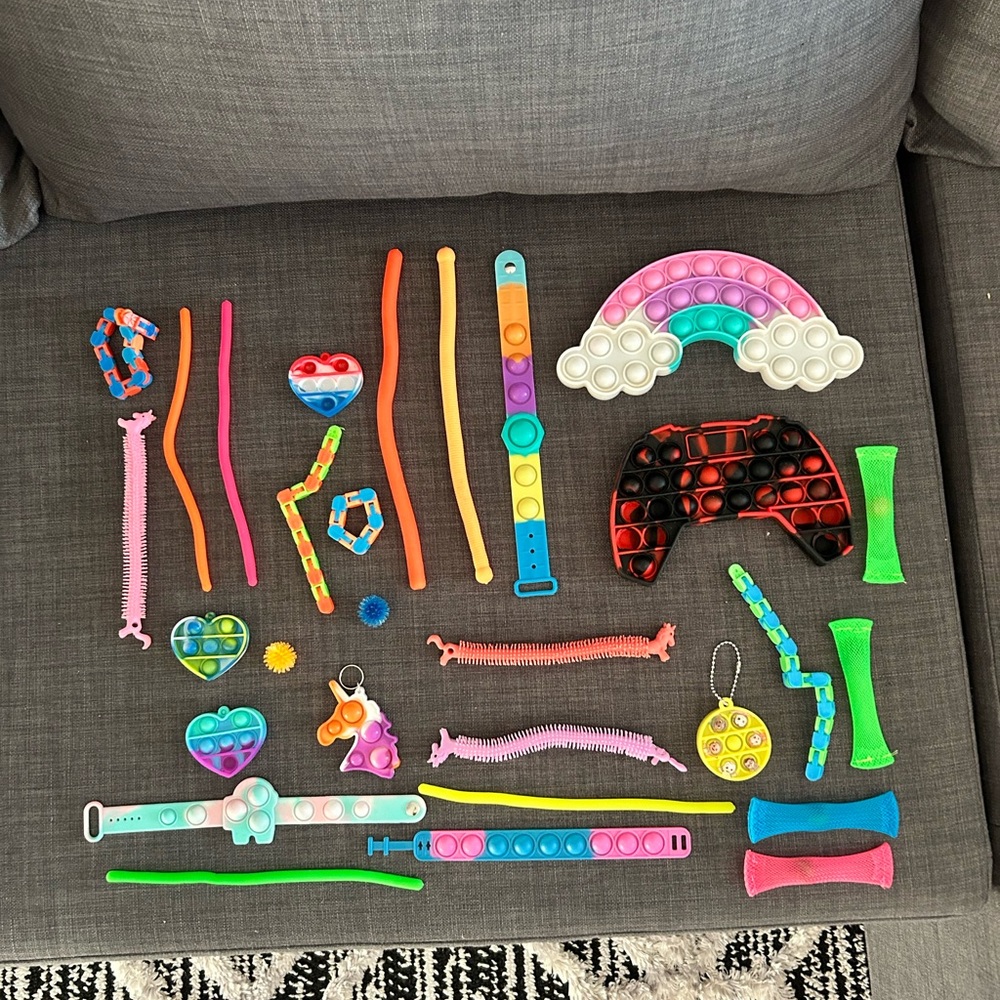 Lot of 45 fidgets